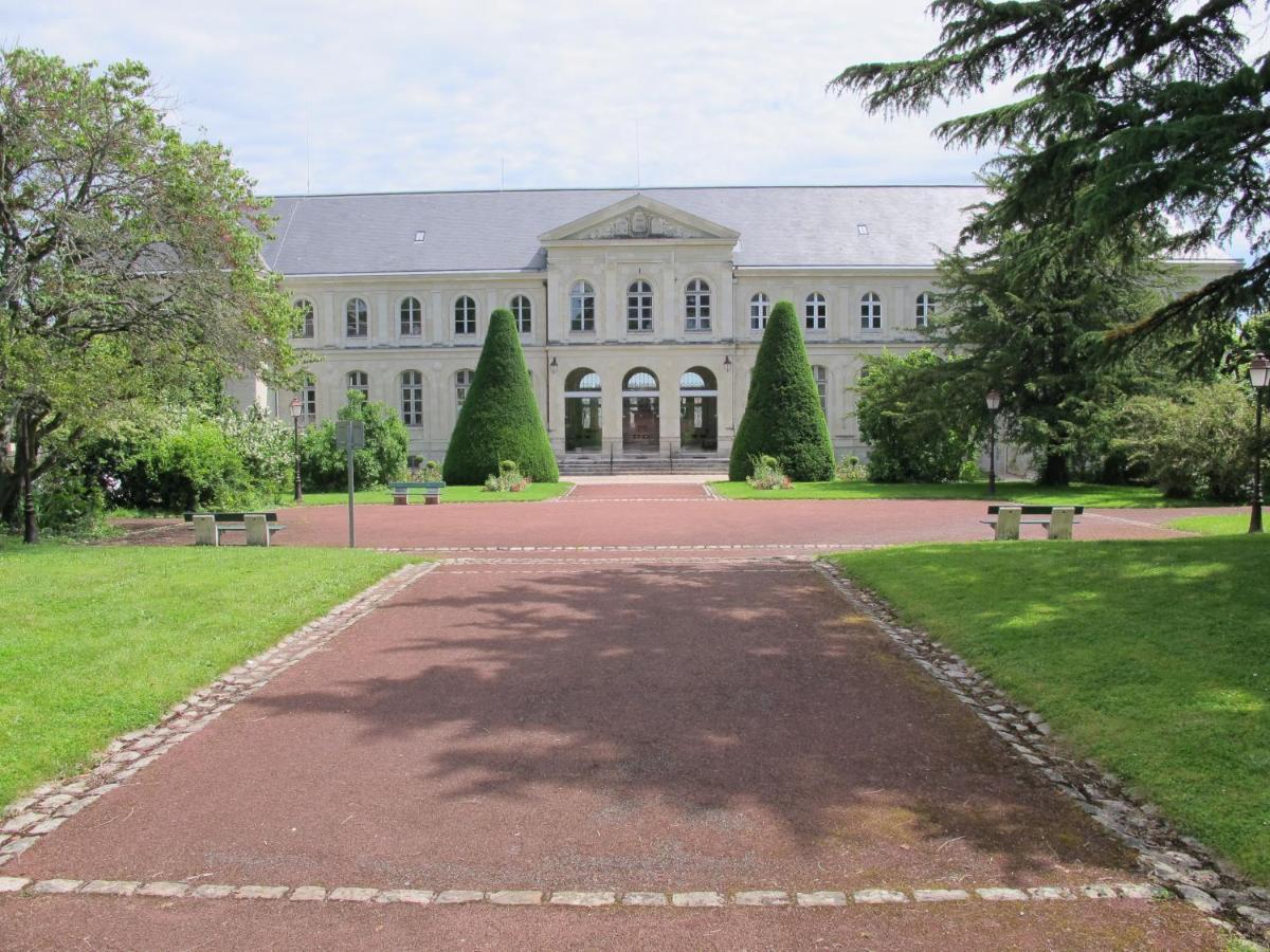 Petit Havre De Tranquillite Apartment Loudun Exterior photo